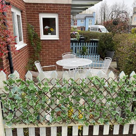 Tisi Choice Bed & Breakfast Northfleet Екстериор снимка