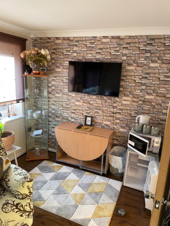 Tisi Choice Bed & Breakfast Northfleet Екстериор снимка